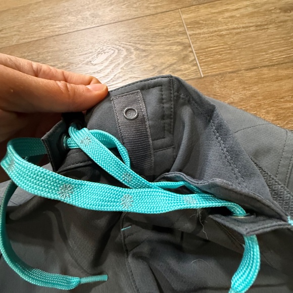 Athleta Women's Clearwater Board Shorts, Gray and Teal, UPF 50+, Size 2 - Picture 2 of 14